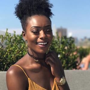 Meet your Posher, Chelsie ann